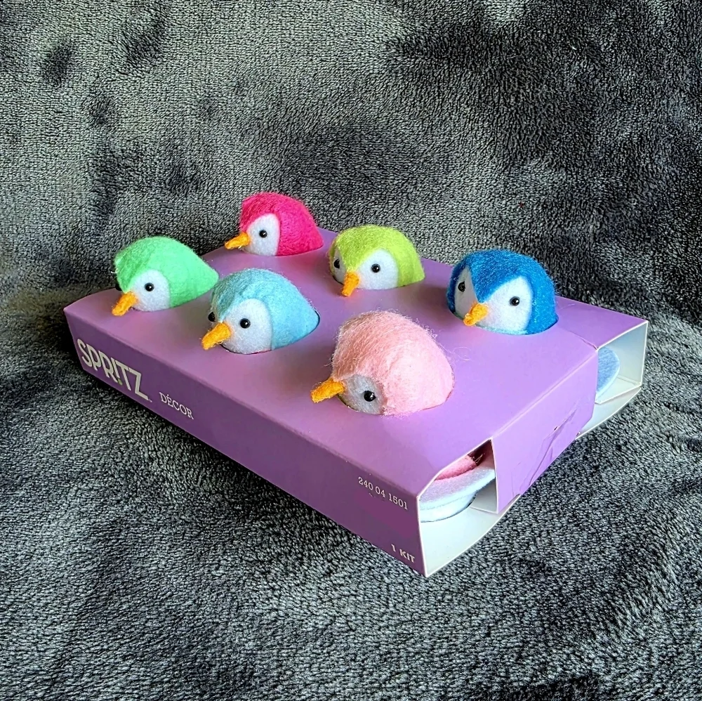 New 2025 Target Spritz Featherly Friends 7 Piece Easter Egg Carton Birds NWT